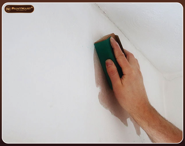 Vệ sinh thật kỹ tường trước khi sơn lại